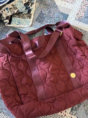 NWOT Wantable Burgundy Quilted Tote
